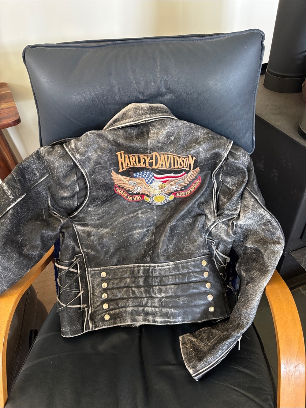 Harley-Davidson Black Leather Biker Jacket with Belt and Epaulets - Picture 2 of 7
